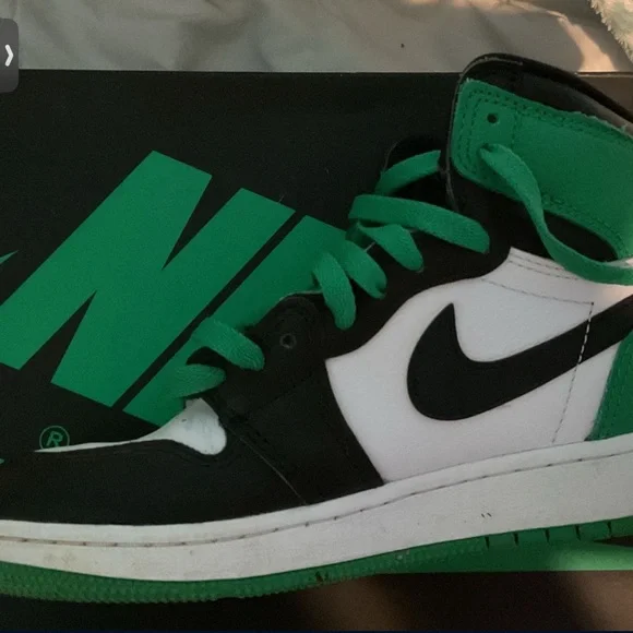Shoes | Nike Black And Green Hightop Sneakers | Poshmark display picture 1